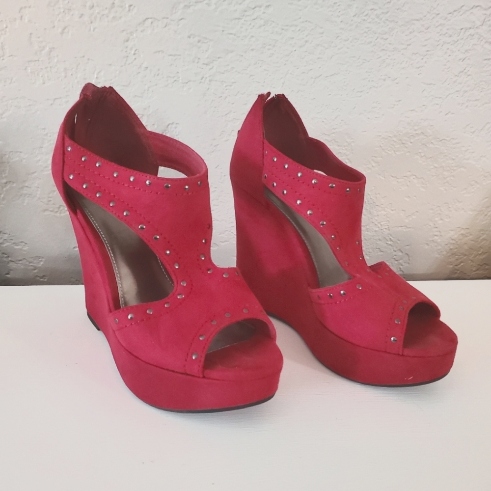 Red wedges